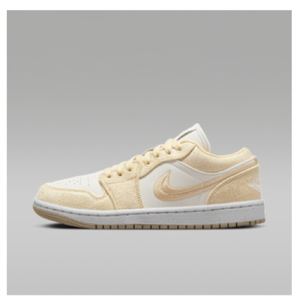 LIKE NEW Nike Air Jordan 1 Low SE